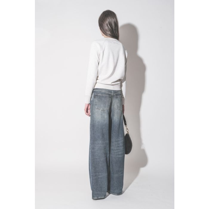 Jean large Candy Haikure en denim bleu délavé Intense Blue, porté de dos.