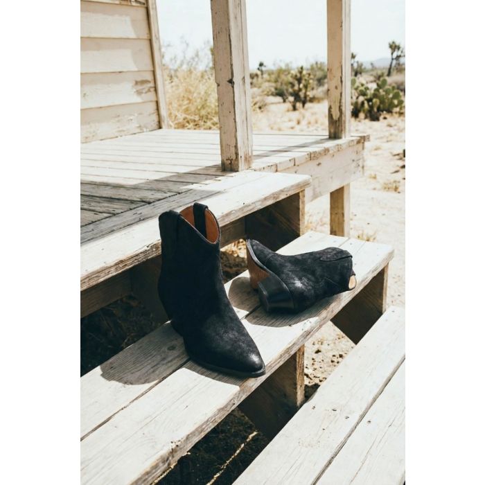 Boots Santiags Dewina Isabel Marant en cuir suédé noir délavé. 