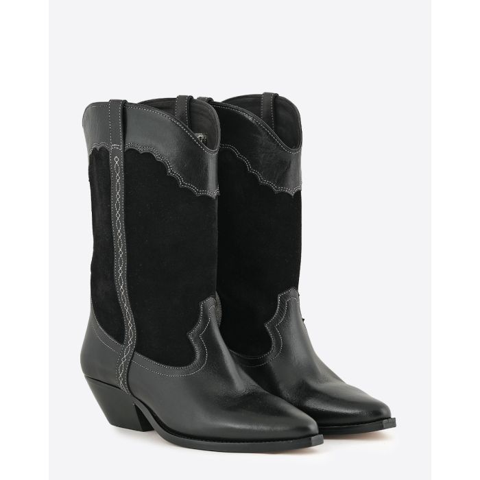 Bottes Santiag Duerto Isabel Marant en cuir suédé et en cuir lisse brodé noir. Vue de face.