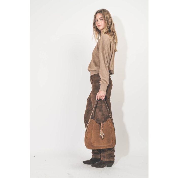 Bottes Duerto Isabel Marant en cuir suédé chocolat. Portées avec un sac cognac.