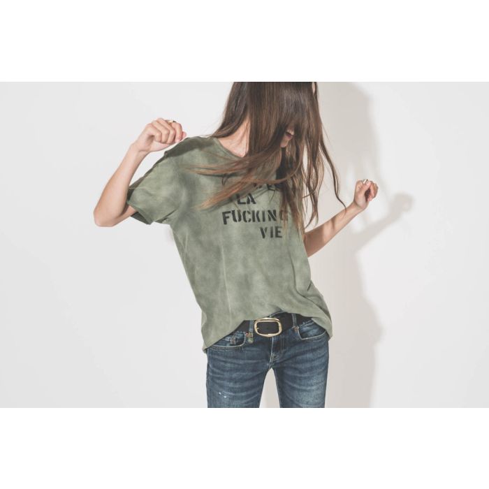 Ceinture large en cuir noir boucle effet laiton doré Dara Isabel Marant. Porté avec un jean taille basse Boy Straight R13.