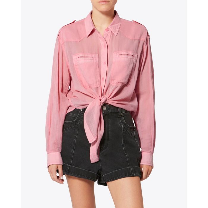 Chemise Valiane Isabel Marant Etoile en voile de coton rose Bubblegum, portée de face.