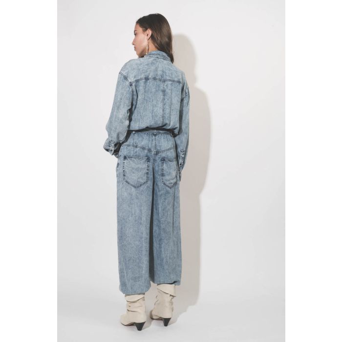 Combinaison manches longues en Lyocell bleu délavé Paige Isabel Marant Etoile. Porté de dos.