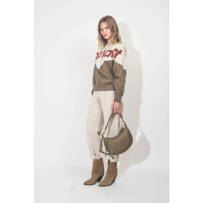 Jean Catarina Isabel Marant en toile de coton écru. Porté de profil.