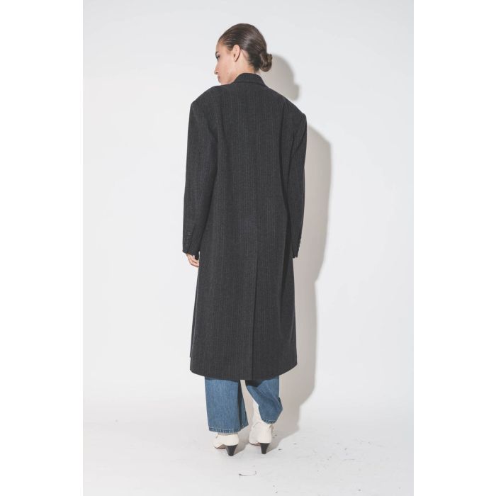 Manteau masculin en laine mélangée bleu nuit fines rayures Lexana Isabel Marant Etoile. Porté de dos.