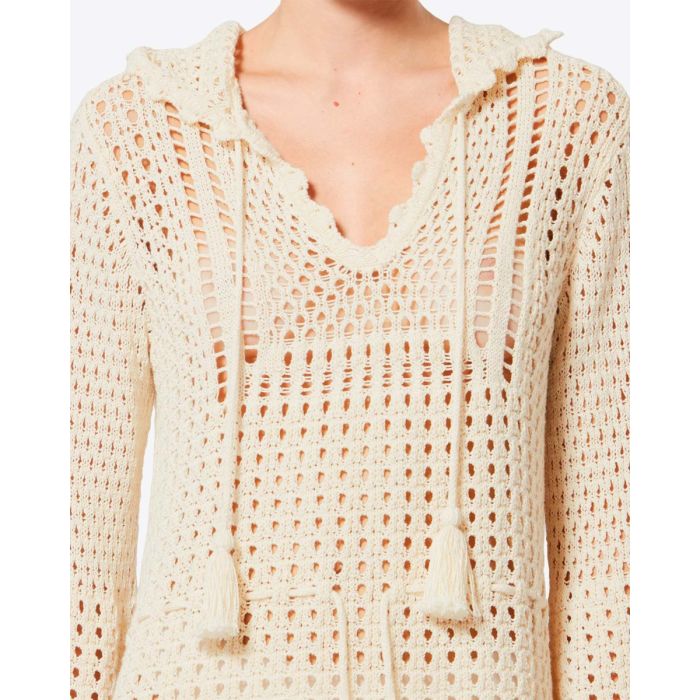 Robe courte manches longues à capuche Zelnie Isabel Marant Etoile en crochet écru. Détail de la matière et du col.
