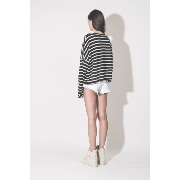 Mini-short Eneidala Isabel Marant en denim blanc, porté de dos.