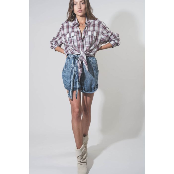 Short court taille haute avec ceinture toile 100% Lyocell bleu Pierine Isabel Marant Etoile. Porté de face.