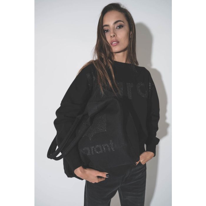 Sweatshirt manches chauve-souris noir logo MARANT à paillettes Houston Isabel Marant Etoile. Porté avec un sac en toile logo à paillettes assorti.