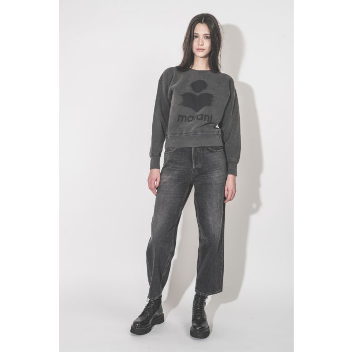 Sweatshirt Mobyli Isabel Marant Étoile en coton anthracite, logo Marant, effet flou noir, porté de face.
