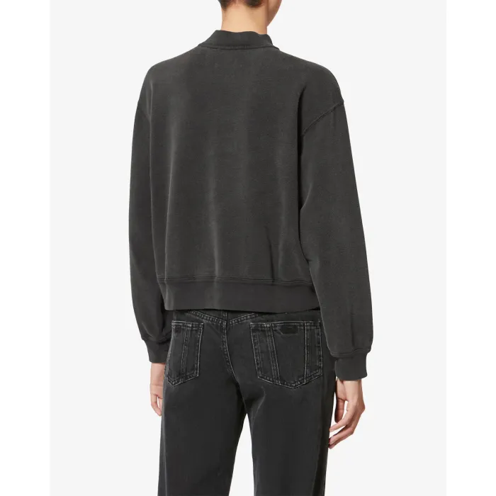 Sweatshirt court Simony Isabel Marant Etoile en coton noir délavé. Encolure boutonnées et logo brodé « Marant » ton sur ton sur la poitrine. Porté de dos.