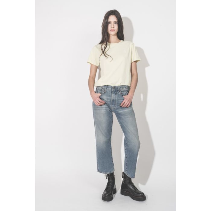 T-shirt Aby Isabel Marant Étoile en coton jaune pâle, logo brodé en écru au-dessus de la poitrine, porté de face.