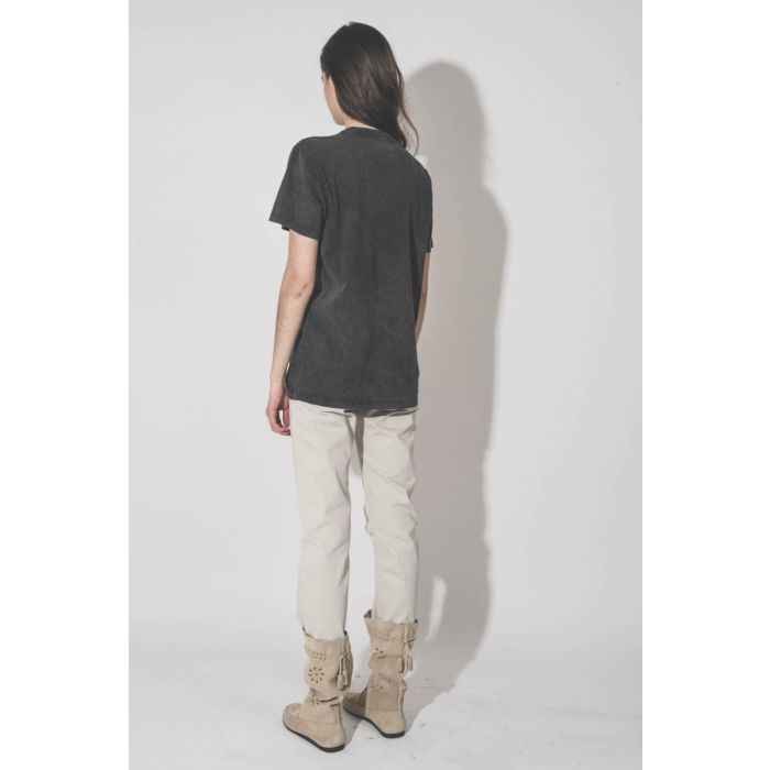 T-shirt Zoeline Isabel Marant Étoile en coton noir délavé, logo Marant sur le devant, porté de dos.