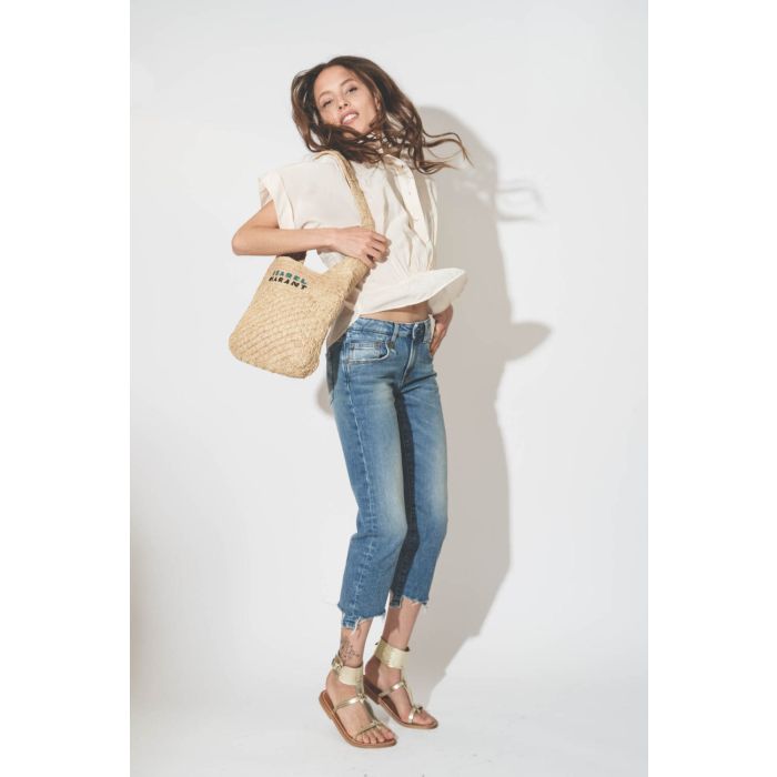 Blouse manches courtes en viscose écru Azalea Isabel Marant Etoile. Porté avec un mini panier en raphia.