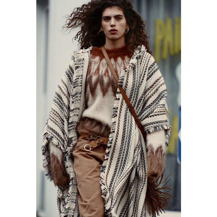 Jean Catarina Isabel Marant Etoile. Forme Regular. Détails de coutures surpiquées. Détail du logo beige embossé Isabel Marant. Porté en camaïeux. 