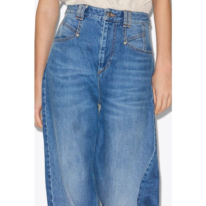 Jean Lemony Isabel Marant en denim bleu clair délavé, coupe ample taille haute à jambes très larges. Détail des poches avant et des doubles passants.