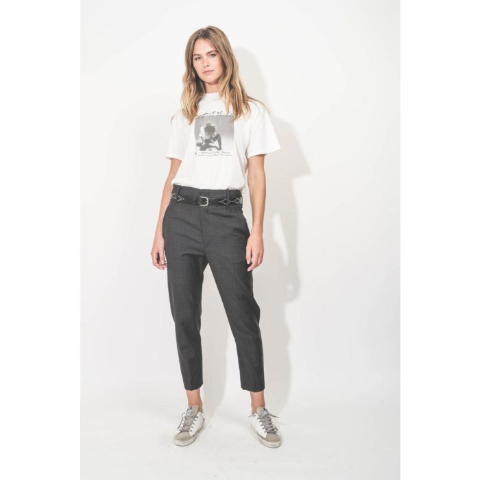 Pantalon Noah Isabel Marant en laine froide Prince de Galles gris anthracite. Porté de face.