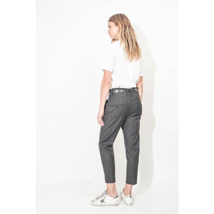 Pantalon Noah Isabel Marant en laine froide Prince de Galles gris anthracite. Porté de dos.