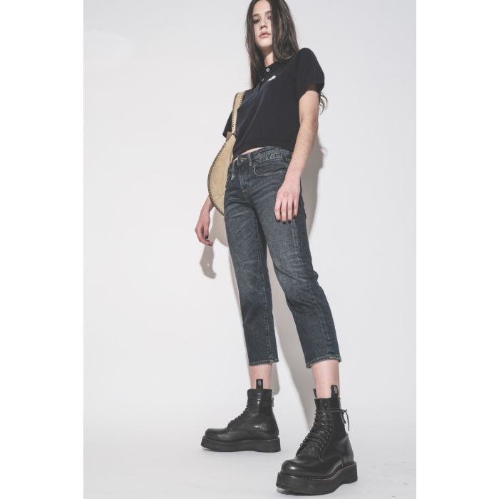Polo Althea Isabel Marant en coton et laine bleu nuit, porté avec un jean Boy Straight R13. 