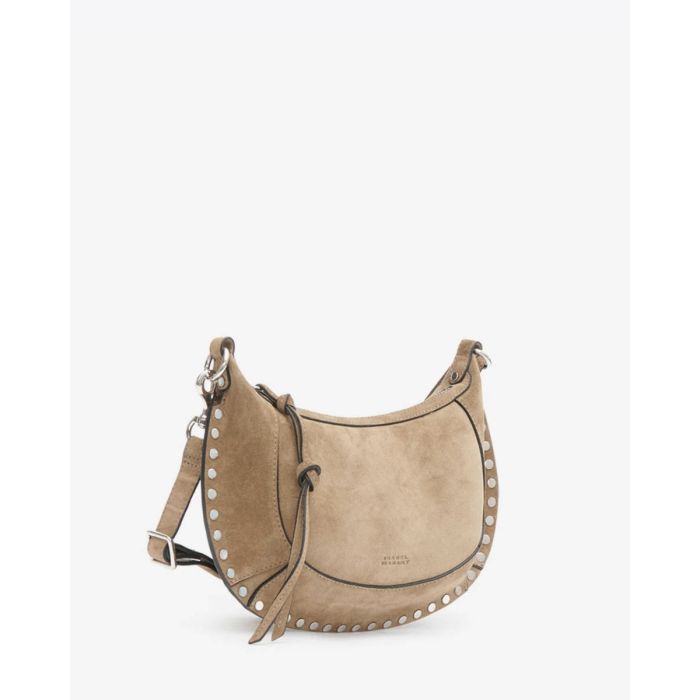 Sac Oskan Moon Isabel Marant en cuir suédé taupe clous argent. Vue de profil.