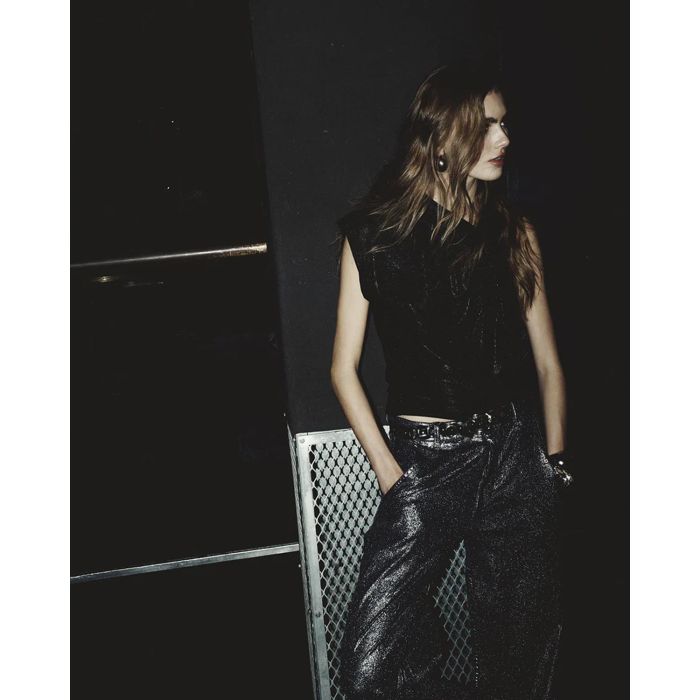 Jean baggy lamé argent Cover Isabel Marant Etoile. Capsule The Party Edit FW24. 