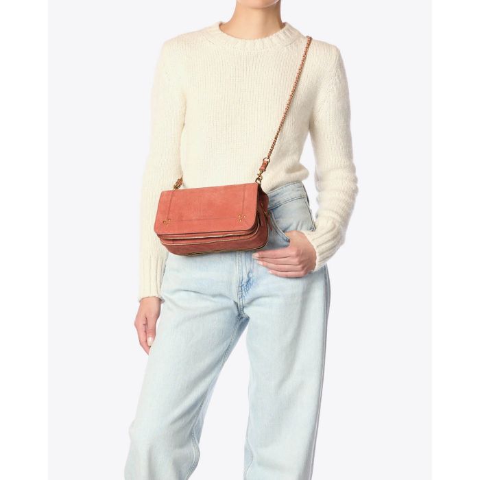 Sac Bobi Jérôme Dreyfuss en cuir imprimé croco terracotta. Vue porté bandoulière. 

