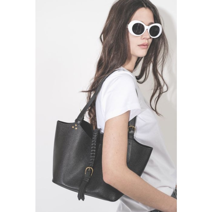 Sac cabas Joseph S Jérôme Dreyfuss en cuir de buffle noir, porté à l'épaule.