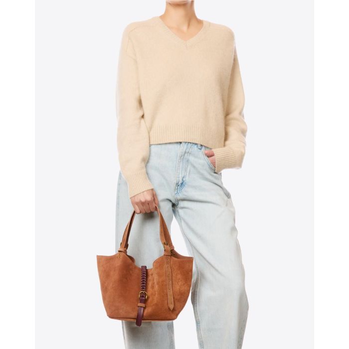 Sac cabas Joseph S Jérôme Dreyfuss en cuir suédé caramel, porté à la main de face.