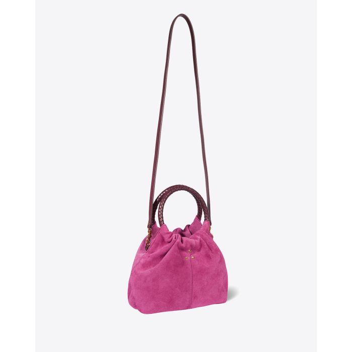 Mini-sac Gordi S Jérôme Dreyfuss en cuir suédé rose orchidée. Détail de la bandoulière longue. 
