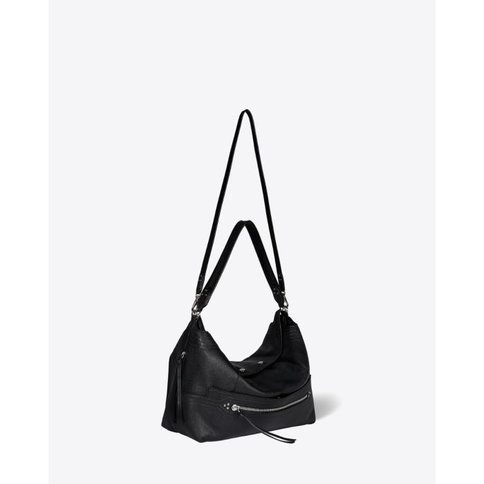 Sac Lucky Hobo large Jérôme Dreyfuss en cuir de buffle noir finition métal argenté. Détail de la bandoulière longue et amovible.