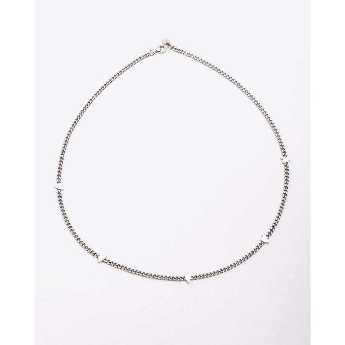 Collier ras du cou chaine en argent avec petits coeurs Tiny Mikuta. Détail du fermoir mousqueton. 