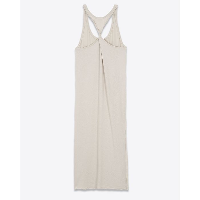 Robe longue emmanchure américaine dos torsadé en coton crème fente sur le côté Mikuta. Dos.