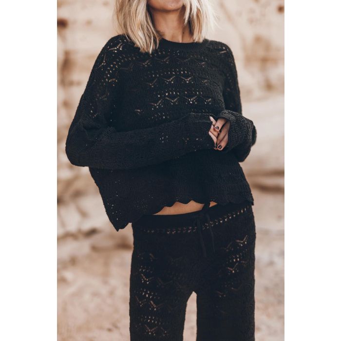 Pantalon en crochet noir en lin et coton Mikuta. Détail de la taille avec lien de serrage. 