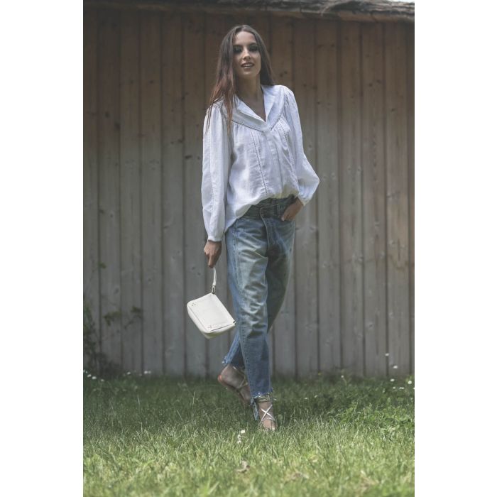 Chemise manches longues en coton blanc Leonard Marant Etoile. Porté face.