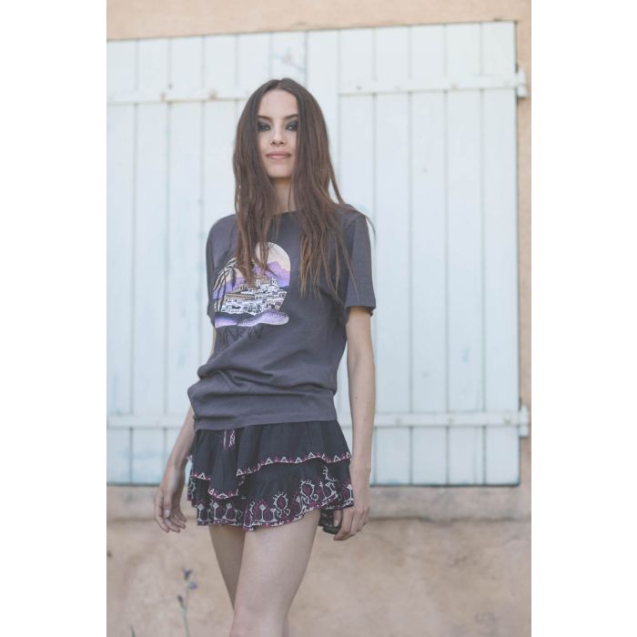 Jupe short à volants en coton noir brodé Jocadia Marant Etoile. Détail broderies.