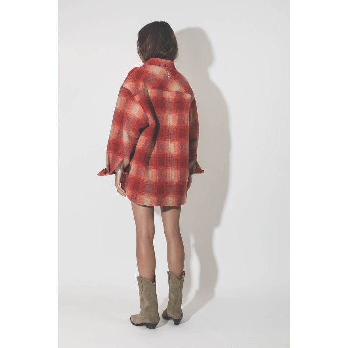 Veste Manteau forme chemise à carreaux orange Harveli Marant Etoile. Porté de dos.