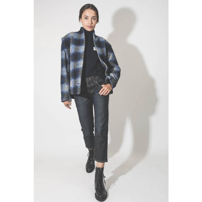 Veste manteau à carreaux bleus Drogo Marant Etoile. Porté avec un jeans court.