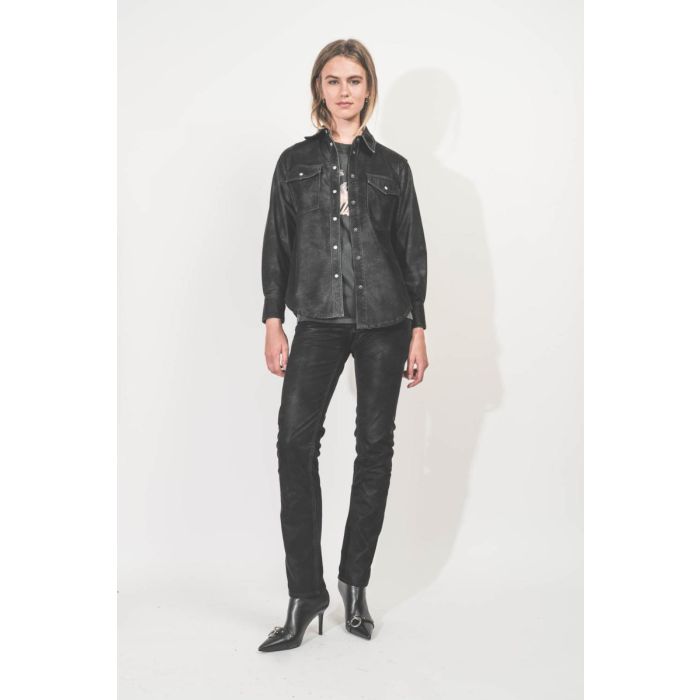 Pantalon Kelsie Isabel Marant Etoile en faux cuir noir. Porté de face en total look noir.