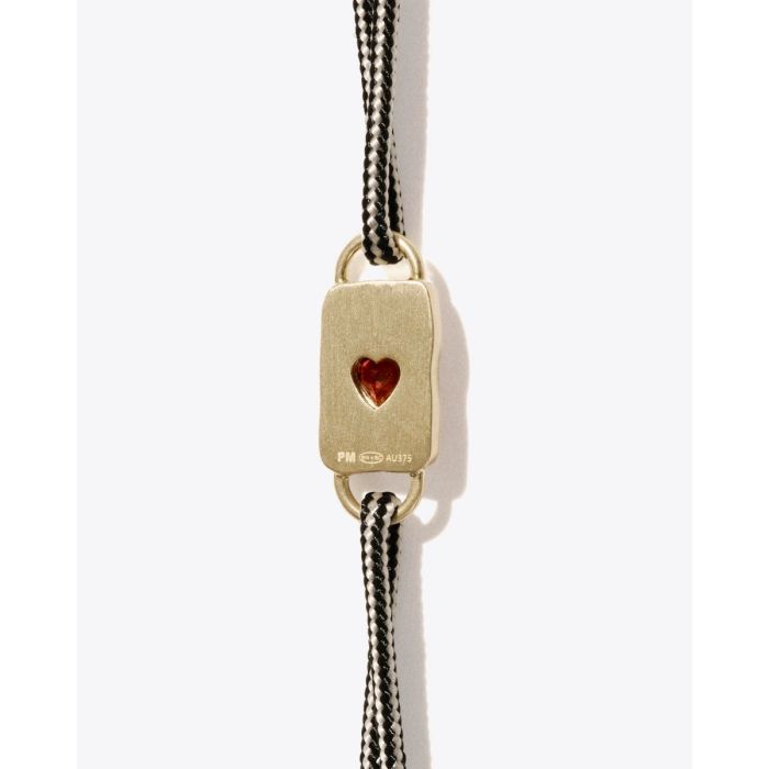 Bracelet Deva Pascale Monvoisin en or jaune, grenat et résine sur cordon bicolore ajustable, vu de dos.