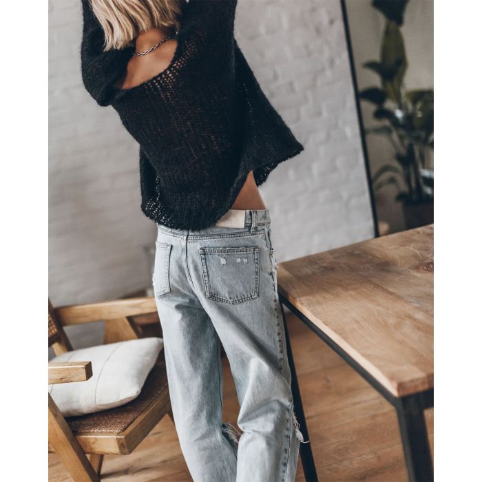 Pull en mohair noir dos nu Mikuta. Porté de dos.