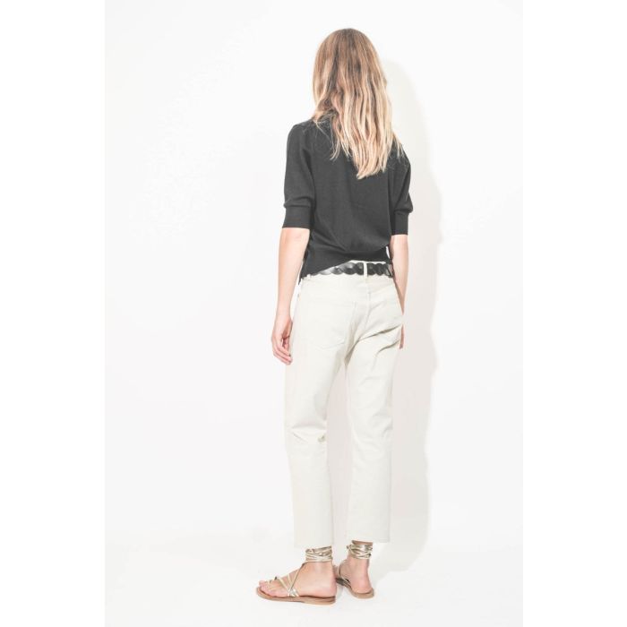 Cardigan Elbow Sleeve Slit Hem R13 en laine merinos noire. Porté de dos.