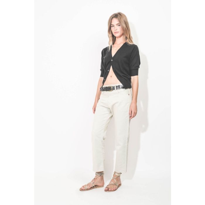 Cardigan Elbow Sleeve Slit Hem R13 en laine merinos noire. Porté de profil.