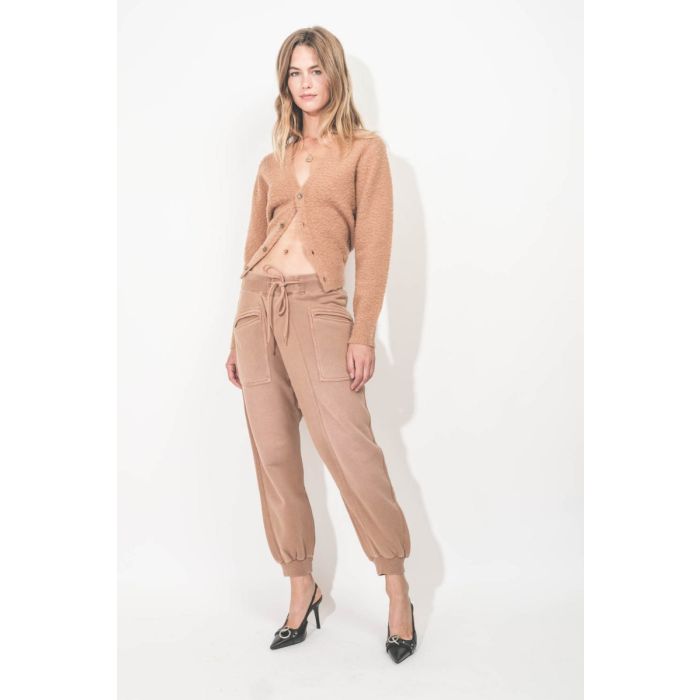 Crossover Sweatpant camel R13. Porté de face.