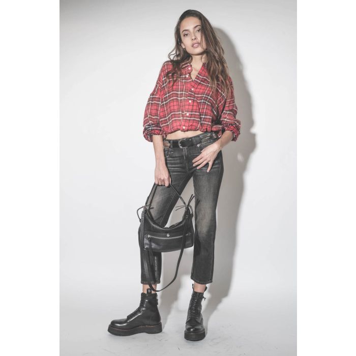 Jean court Skinny noir Boy Straight délavage Abbey black R13. Porté de face.