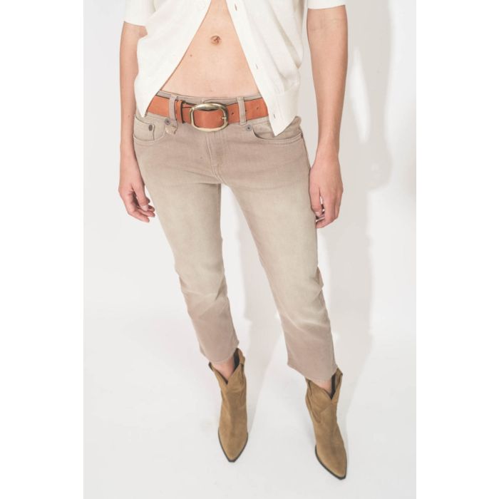 Jean Boy Straight R13 toile beige Clean Sawdust Stretch. Détail coupe taille basse skinny.