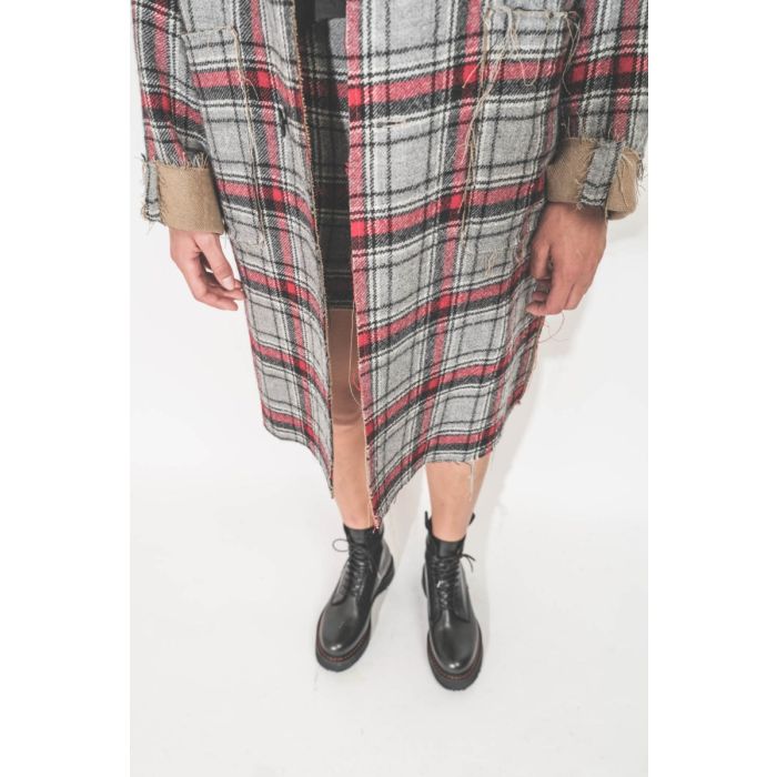 Manteau oversize réversible Raw Cut R13. Plaid Italien double face. Détail des finitions bord-franc. 