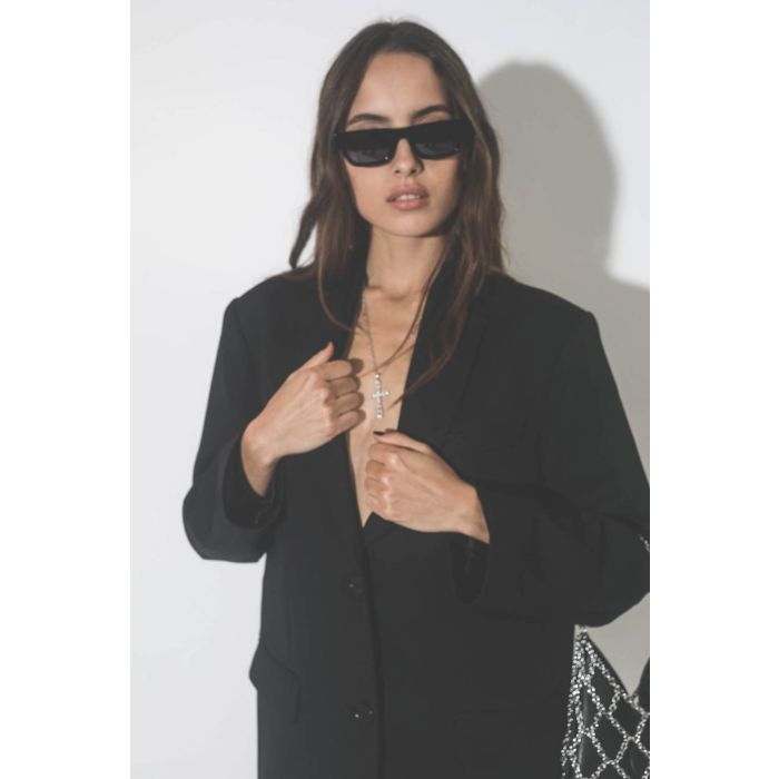 Robe courte esprit blazer noir Quinn Anine Bing. Détail du col tailleur de la robe.