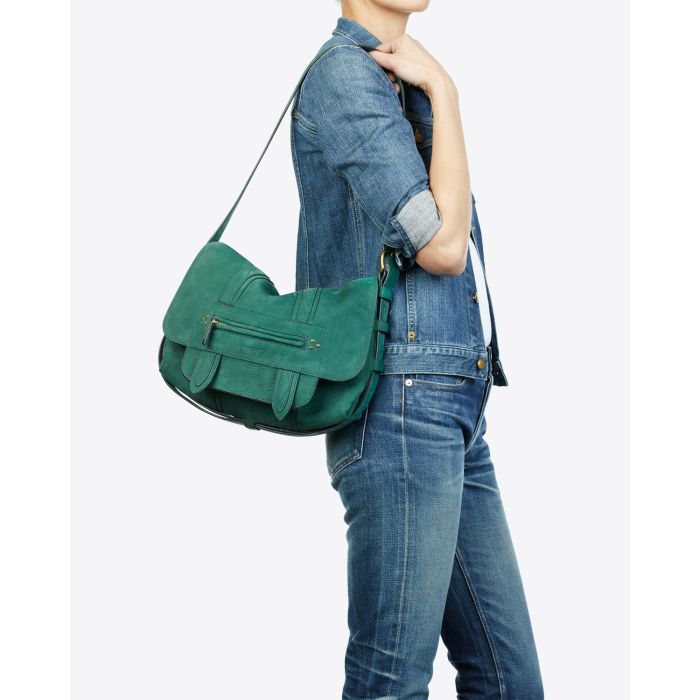 Sac bandoulière réglable en cuir suédé vert Joe M Jérôme Dreyfuss. Porté épaule. 