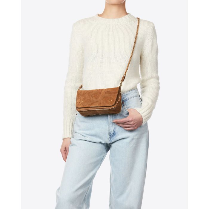 Sac bandoulière en cuir suédé tabac application en cuir suédé ton sur ton Bobi S Jérôme Dreyfuss. Capsule Japan. Porté croisé.