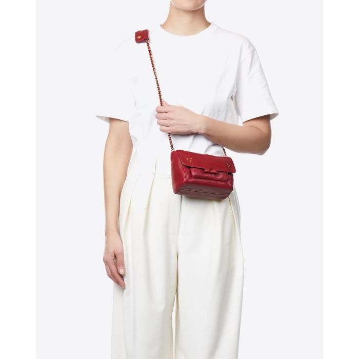 Sac Lulu S Jérôme Dreyfuss en cuir rouge. Porté en bandoulière. 